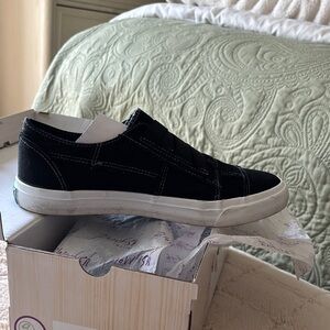 Womens Black Low-Top Canvas Sneakers
Only worn a couple of times.